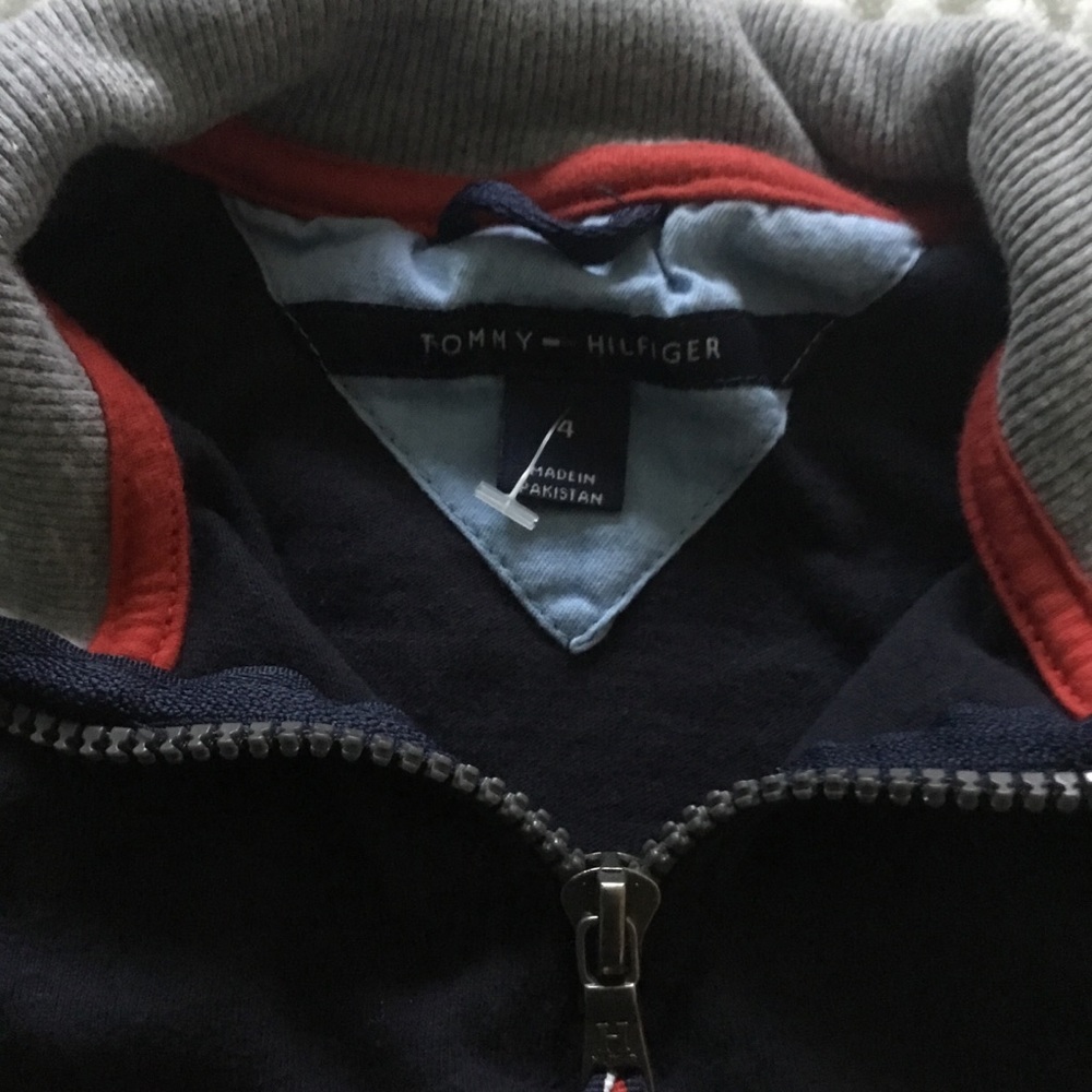 HILFIGER 1/2 zip PULLOVER NWOT - Picture 2 of 3